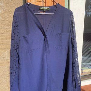 Scalloped Sleeved Flowy Top